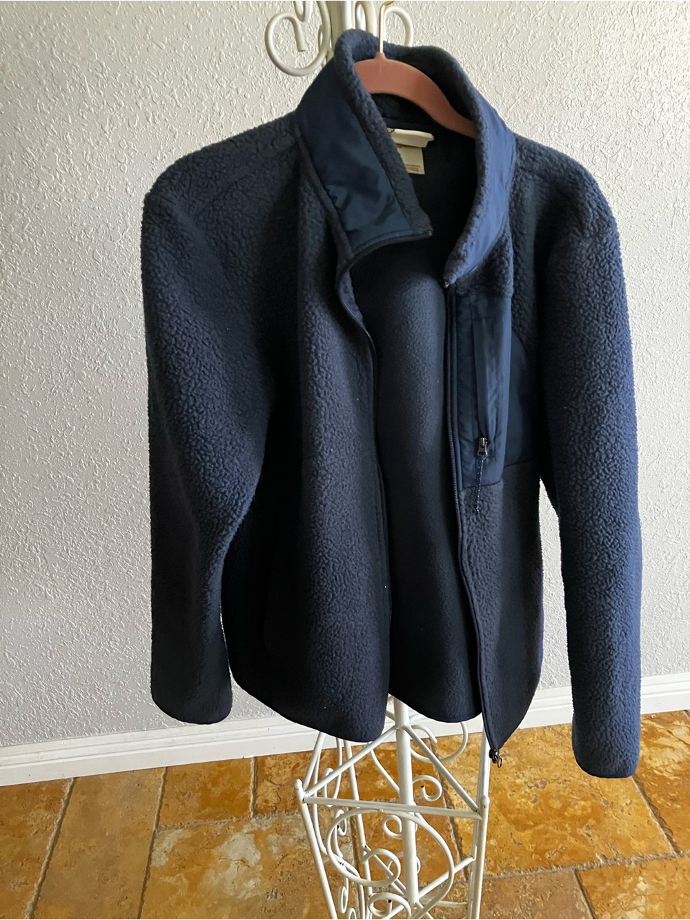 Avalanche Navy Lightweight Fleece Jacket-Women’s large